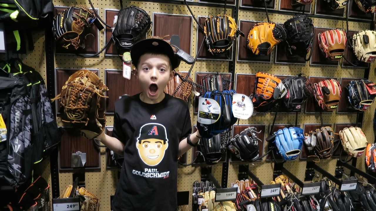 sneen Bunke af Mild New Baseball Glove Shopping - YouTube