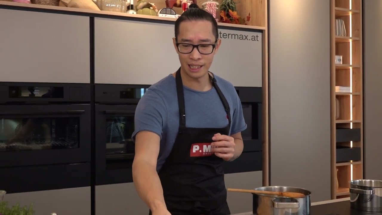 Klassisches Kalbsrahmgulasch mit Semmelknödel