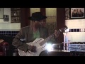 Capture de la vidéo Eric Bibb, Playing & Discussing Booker White's Guitar