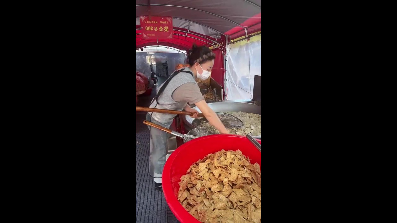 Live Frying Sanzi at Chinese Street Stall | Real-Time Dough, Oil, Crisp Workflow