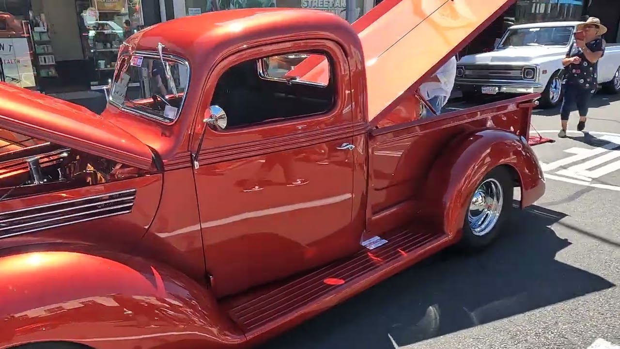 Americarna  2026  New Plymouth,  New Zealand Cars  Sun and  lots of people