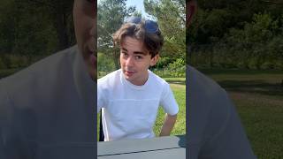 Un Jeune Fait Une Grosse Bêtise