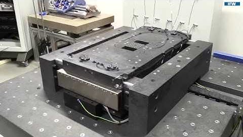 Ultra-precision cross table