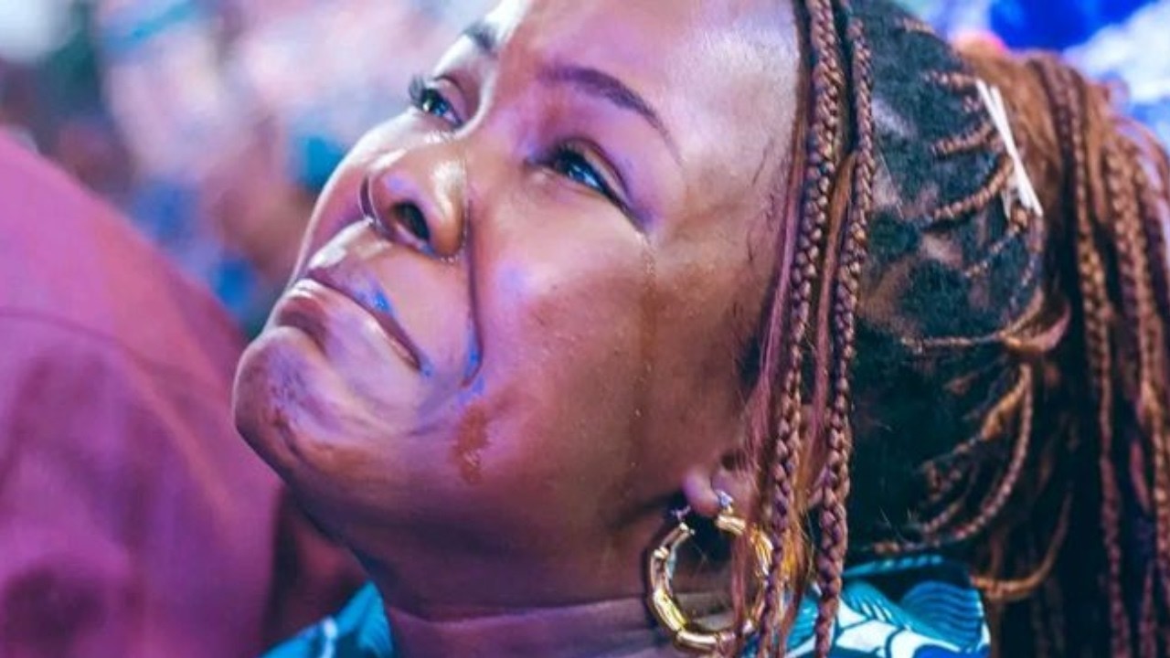 Nzambe azali kosala, ata soki ozali komona te.Même quand tout semble silencieux, Dieu agit.