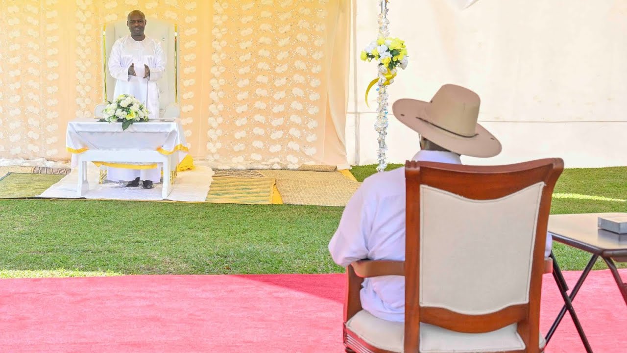 Museveni visits Ruhanga Owobusobozi Bisaka in Kagadi, makes a triumphant entry to address believers