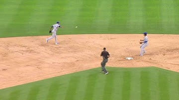 KC@DET: Escobar flips backhanded to start double play