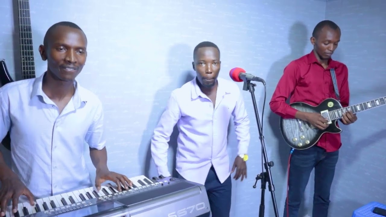 Live Kigooco Medley by Kuria Njuguna