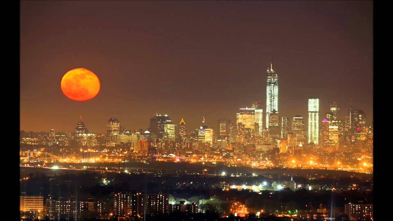 Obejrzyj Simian Mobile Disco - Supermoon (Live) w YouTube Obejrzyj Simian Mobile Disco - Supermoon (Live) w YouTube