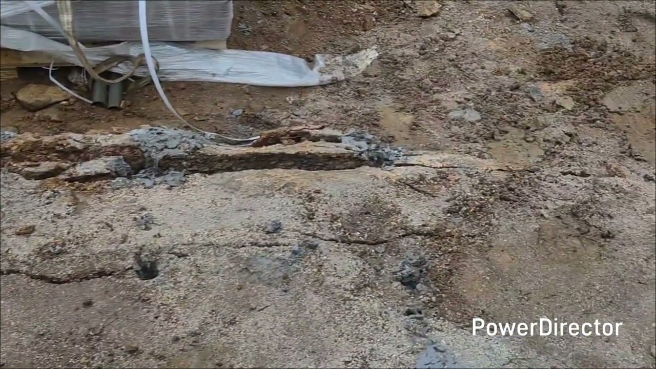 신기술 자유면이 없는단딘한 화강앙 암반을 발파없이 깊이 H=3,6m까지. 천공하고. 팽창성몰탈을 이용한 무진동암파쇄공법 유석토건주식회사 010-8878-6627 