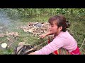 Primitive Life : Ep 22 - Ethnic girl taking care of sick forest people