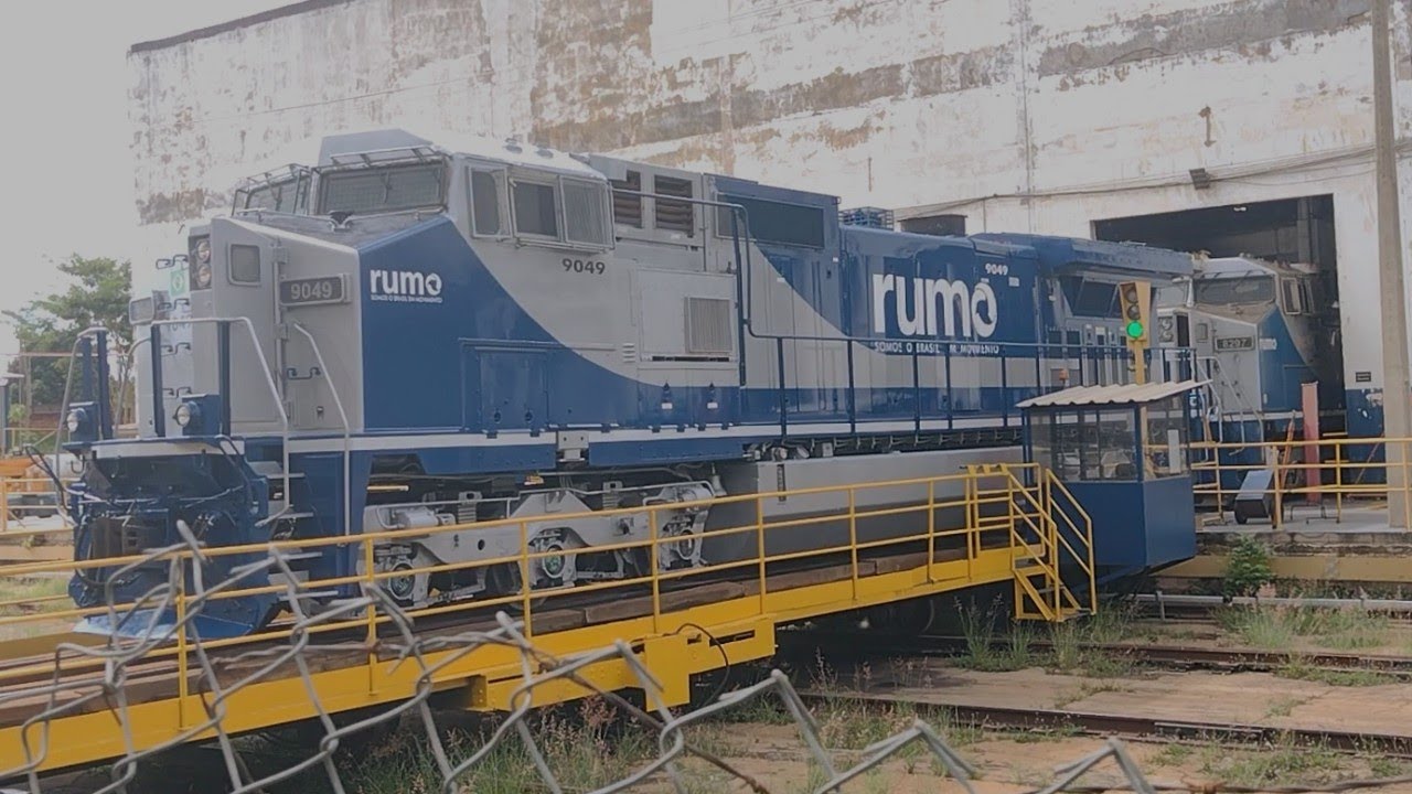 DASH-9 9049 recém pintado com as cores da Rumo 