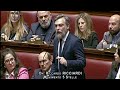 Dimissioni Delmastro Bartolozzi e Santanchè, un grande Riccardo Ricciardi contro Meloni e il governo