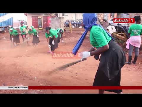 Agabuutikidde E Njeru minisita omubeezi mu ofiisi y’omumyuka wa Pulezidenti Diana Mutasingwa akulemb