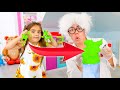 Stacy and Artem - Sink or Float Challenge! Easy DIY Science Experiments for kids