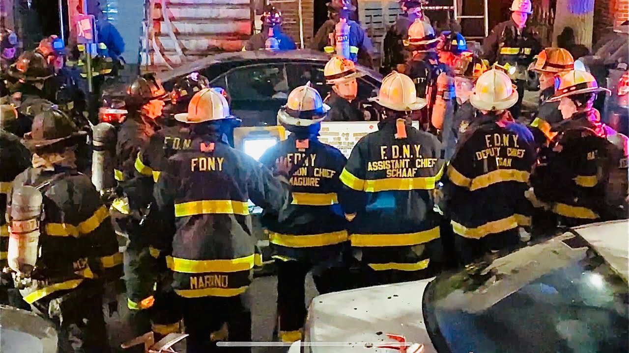 FDNY BOX 0260 ~ FDNY BATTLING 3RD ALARM FIRE ON MANHATTAN AVENUE IN ...