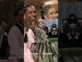 ¿Rihanna descubrió algo en plena Met Gala? 😳 Vinculan a A$AP Rocky con otra mujer