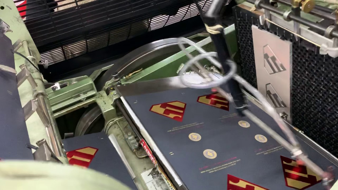 Kluge EHD 14x22 - Blind Embossing with registration over foil printing