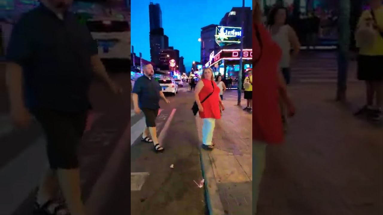 BENIDORM ❤️ NIGHT LIFE 🇪🇦 SPAIN MAY 2022