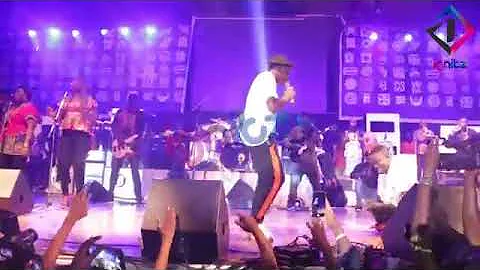 LOVE WIZKID?  WATCH HIM SHOW LOVE TO A CRIPPLE FAN @FELABRATION 2017