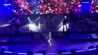 The Crashers Band performing "Tell It To My Heart" with Taylor Dayne