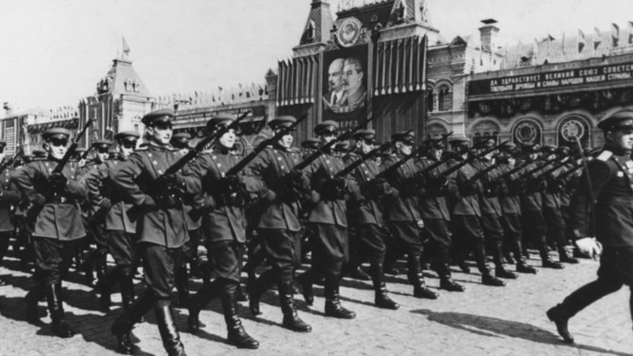 Праздник 23 февраля 1946. Парад РККА на красной площади 1940. В 1946 году красную армию переименовали в советскую. Парад красной армии 1945.