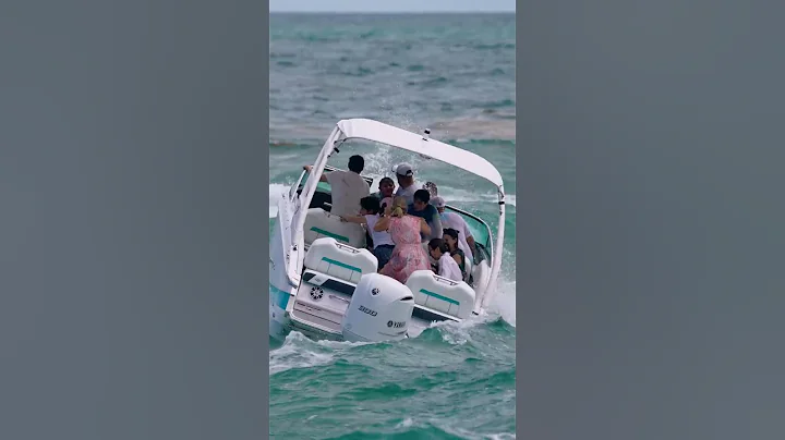 BOAT SINKING! FAMILY GOES INTO PANIC! #shorts - DayDayNews