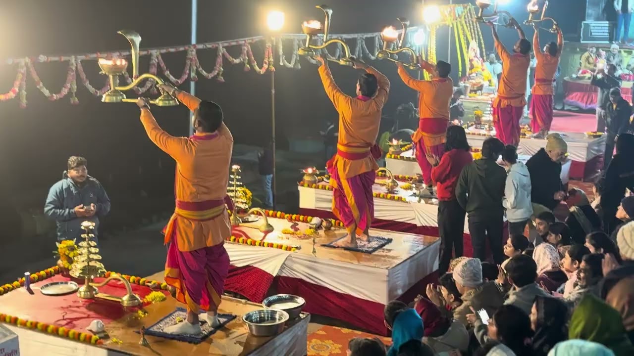 पौर्णिमा के पावन दिन माँ नर्मदा की दिव्य आरती देखने का सौभाग्य मिला 🙏