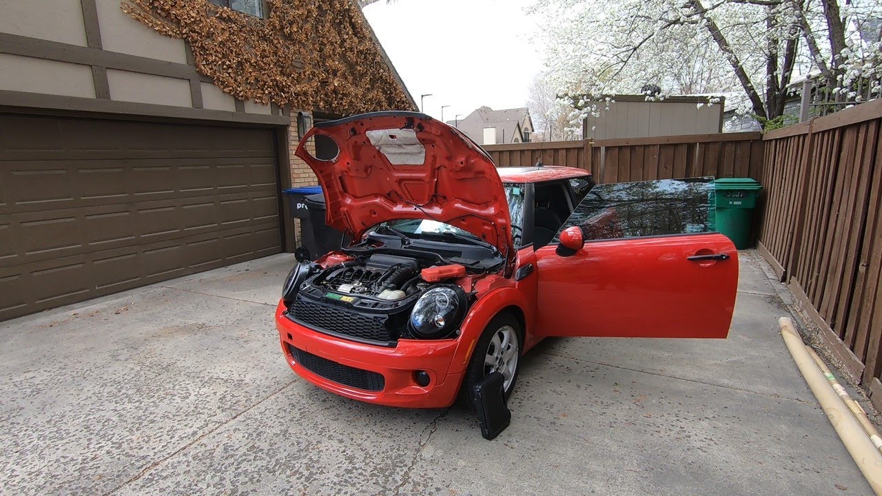 This Mini blows out white smoke when it gets hot. Roadside Rescue YouTube