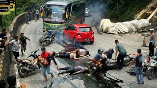 INNALILLAHI !!! TEPAT DI DEPAN MATA, Detik Detik Tumpahan Oli K0rban Berjatuhan di Sitinjau Lauik