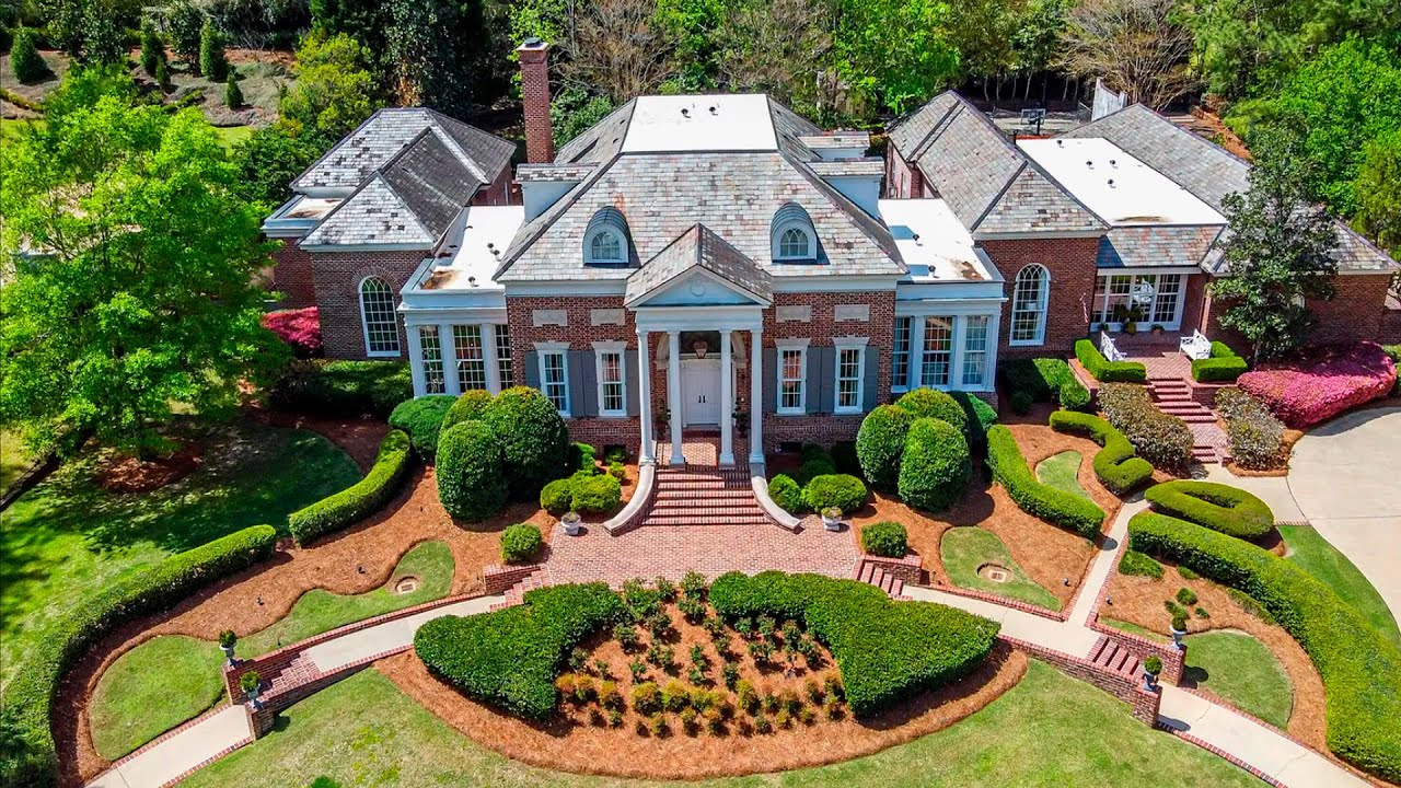 Luxury home on the Eastover estate in Mississippi worth 3,200,000