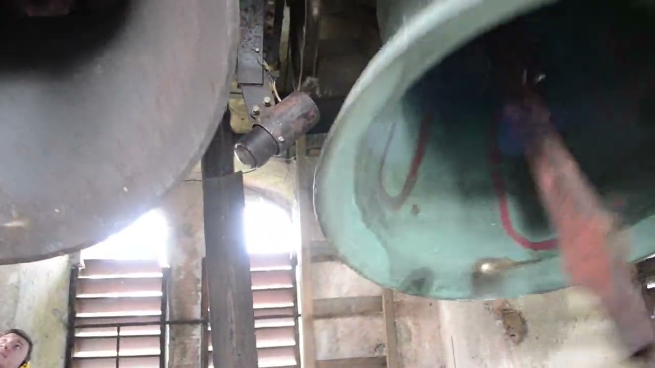 Zvonjenje za delopust v cerkvi sv. Andreja na Bledu