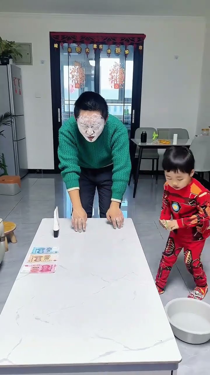 熊孩子整蛊爸爸，让你连个棒棒糖也不给我买！#Cute baby#Cute#呆萌小米宝#聪明宝宝#萌娃