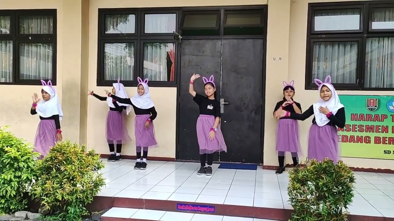 Tari Kreasi Rabsodi JKT48 SDN Bulustalan