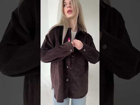 Коричнева жіноча вельветова в рубчик сорочка oversize на металевих кнопках, видео 1