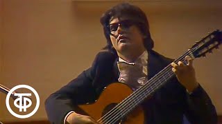 картинка: Играет гитарист Константин Кочолис (Греция) (1984)