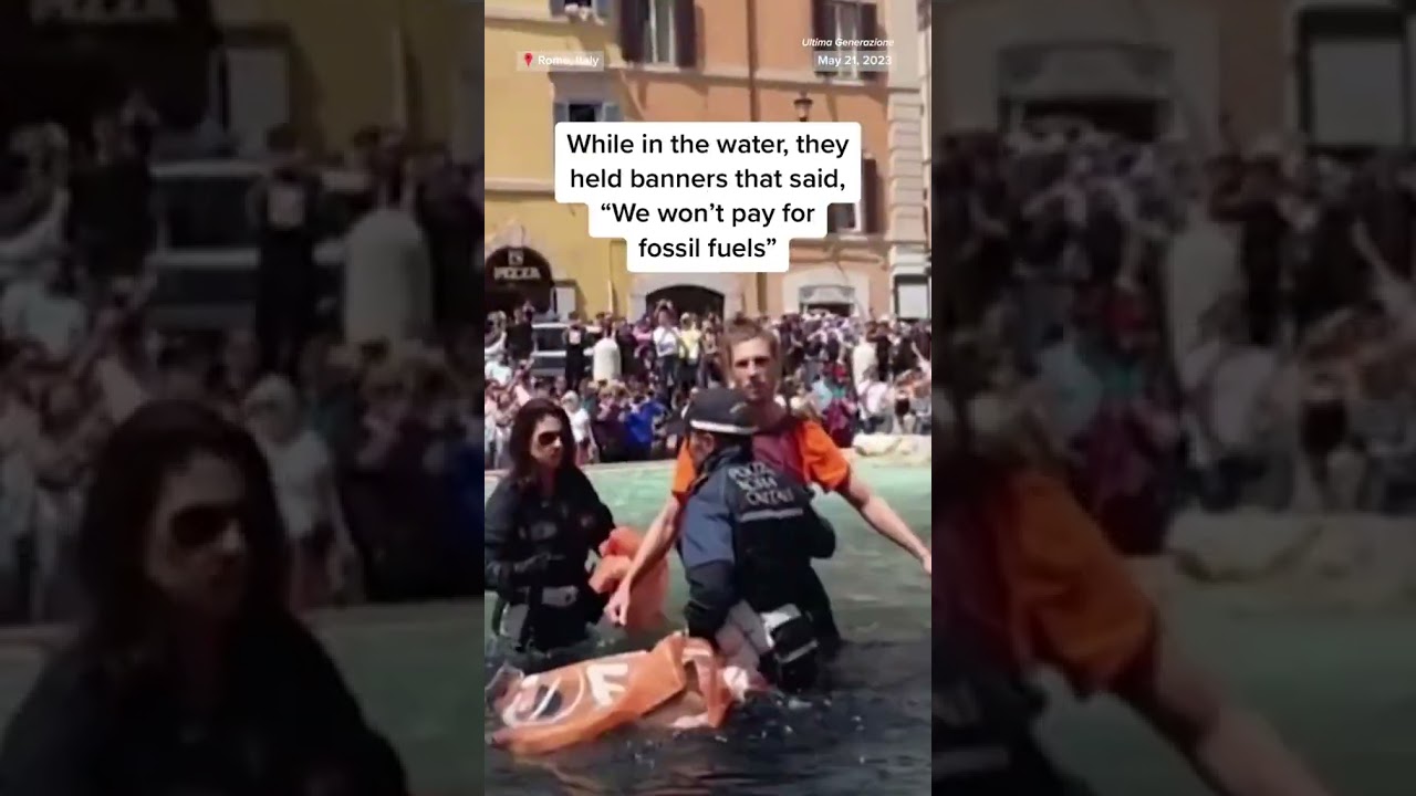 Environmental activists poured black liquid into #Rome’s #TreviFountain