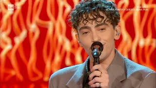 Michele Bravi canta 