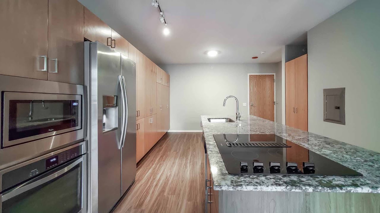 A spacious Streeterville B2 1bedroom steps from the Mag Mile at Aston