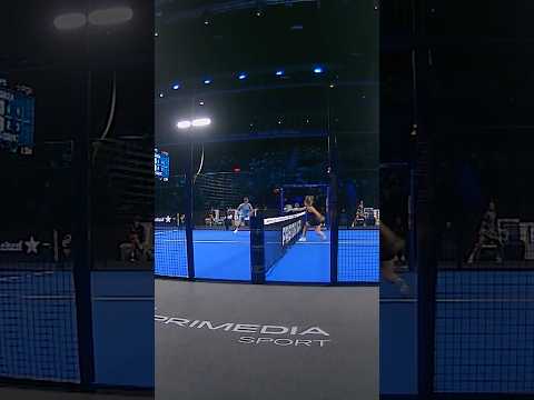 La Vikinga Aranza Osoro imposes herself at the net in the Pretoria P1 semi-finals.