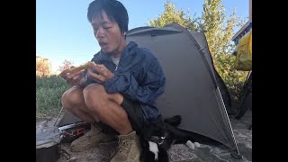 带着流浪猫穿越了三百公里无人区 在镇子上做美食 太安逸了 #记录生活 #户外骑行 #关爱流浪动物 #户外露营