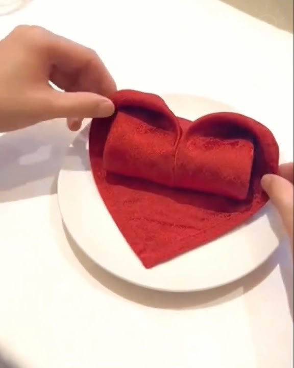 Download lagu This heart shaped napkin is so cute 🥺💗 Folding tips #art