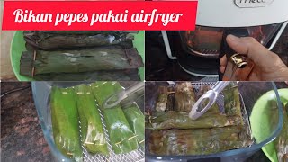 Bikin pepes ikan teri nasi, daun bungkus nya tidak harus kotor