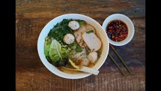 Fish Balls Noodle Soup (Fish Balls Bee Hoon Soup)