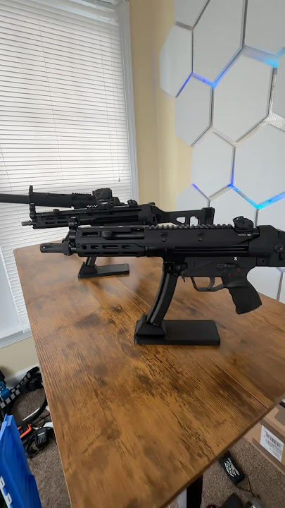 3 MP5’s side by side