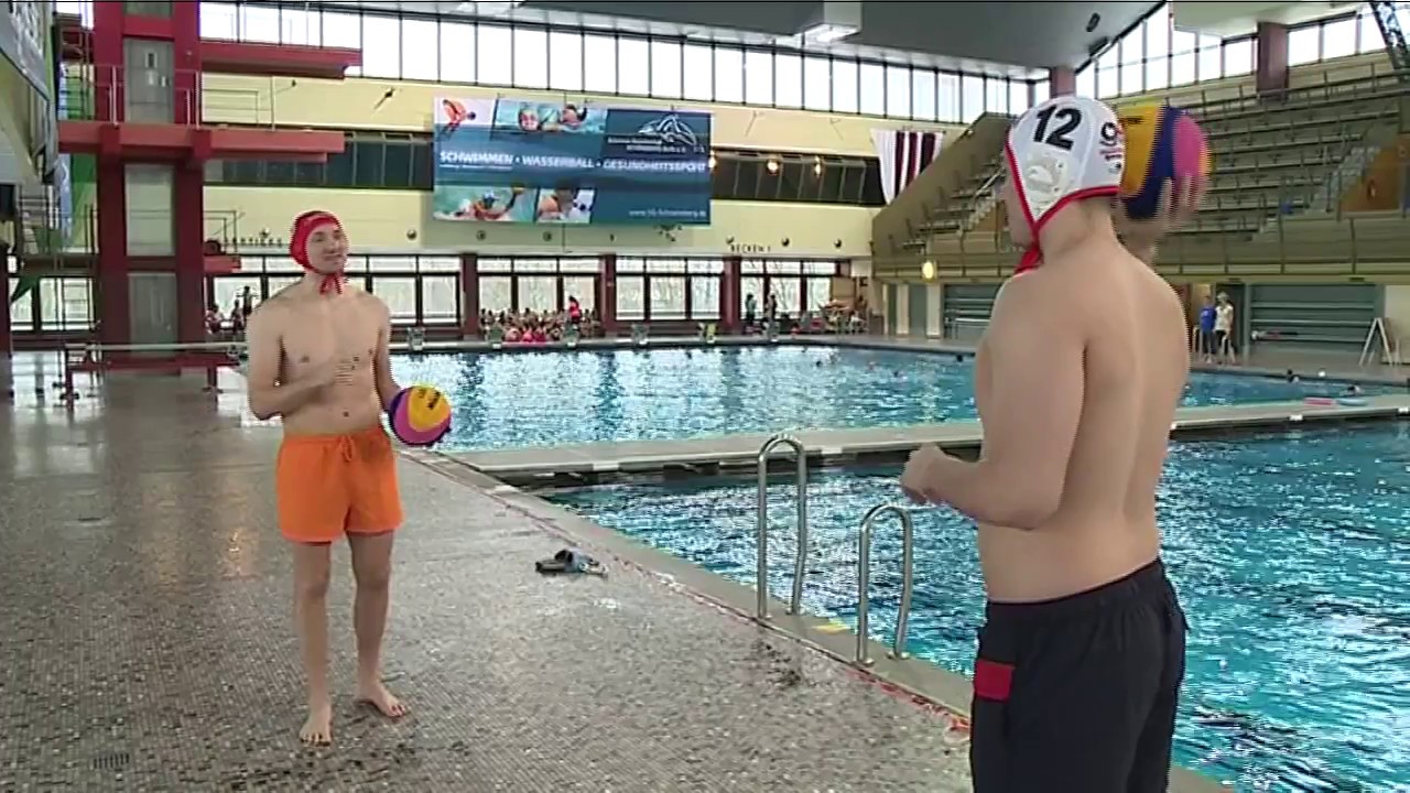 Füchse trainieren Wasserball bei Spandau 04