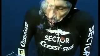 Record del mondo di apnea di Umberto Pelizzari in assetto costante  75m   YouTube