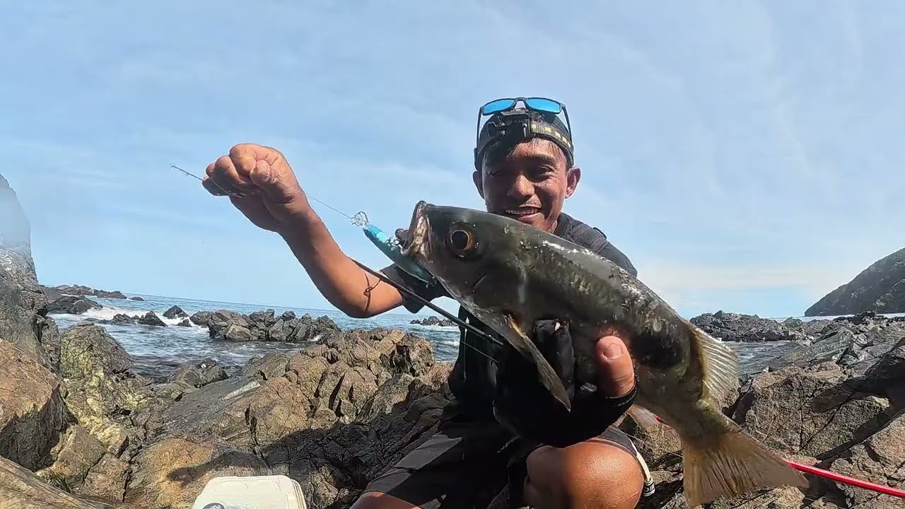 Pati Ako Nagugulat ! Parang May Kusang Sumasabit Ng Isda Sa Ilalim😅