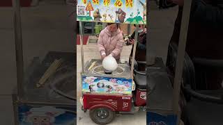 Tricycle set up a stall to make cotton
