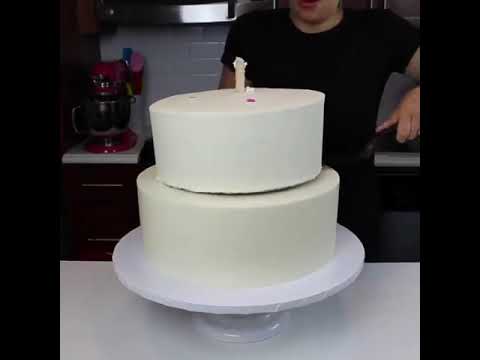 تصویری: کیک عروسی خانم هاویشم نماد چیست؟
