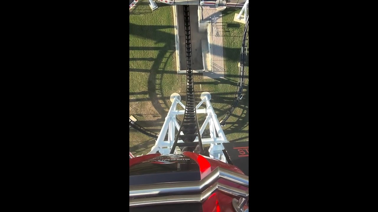 Watch moment riders get stuck on a rollercoaster Watch moment riders get stuck on a rollercoaster